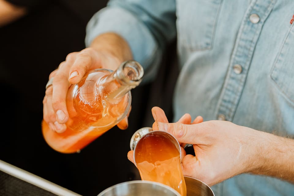Pour